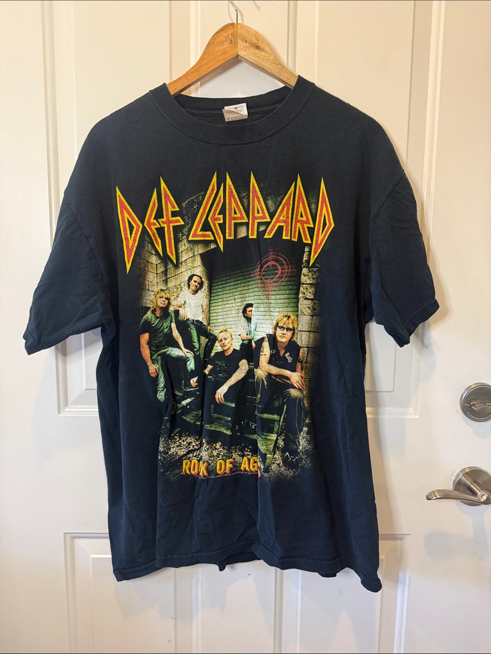 Def Leppard Rock Band Graphic Tee - 2005 Rock of Ages Tour
